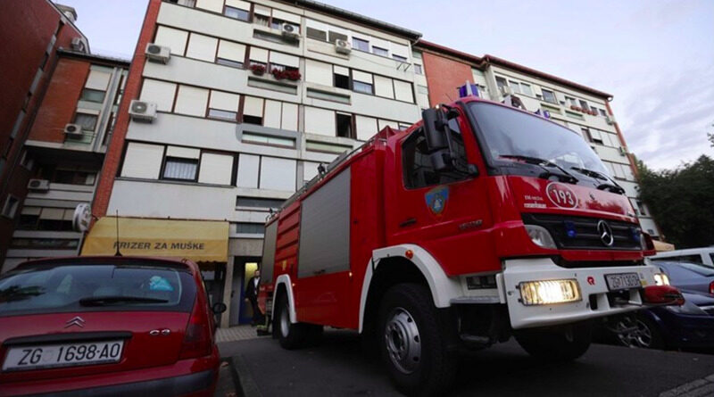 FOTO Požar u zgradi u Zagrebu. Poginuo muškarac, žena opečena i u stanju šoka