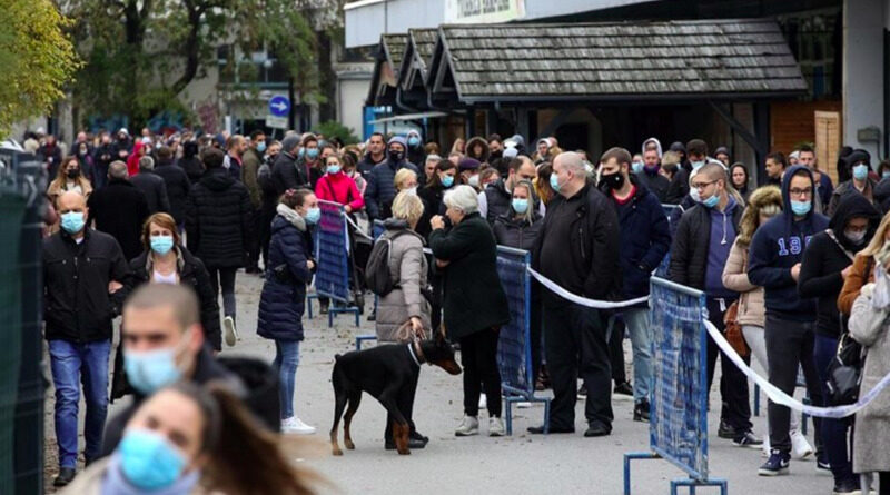 Goleme gužve za cijepljenje na Velesajmu. Brojne ljude slali kući, 4 palo u nesvijest