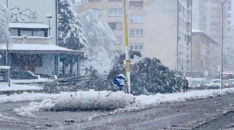 Problemi zbog snijega širom BiH: Pojedina naselja od jučer bez električne energije