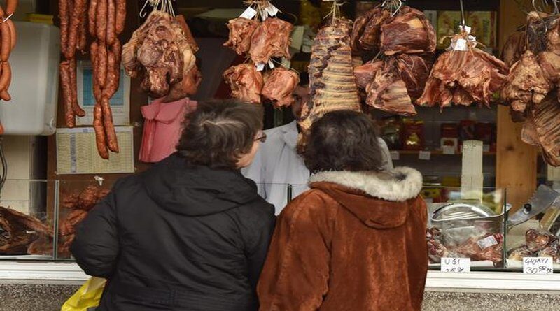 Osnovne životne namirnice postaju luksuz, meso se kupuje na grame