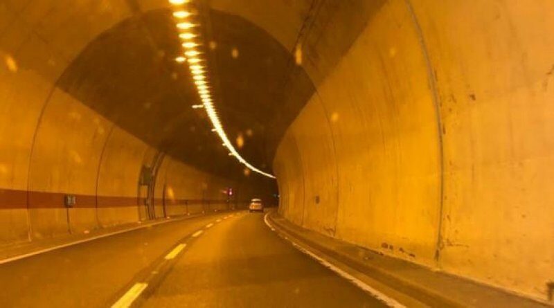 Vozač iz BiH zaustavio automobil bez upaljenih svjetala, kamion naletio na njega i prepolovio vozilo...