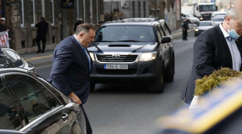 "Svi voze automobile, a jadikuju": Dodik savjetovao građanima da malo ugase motore