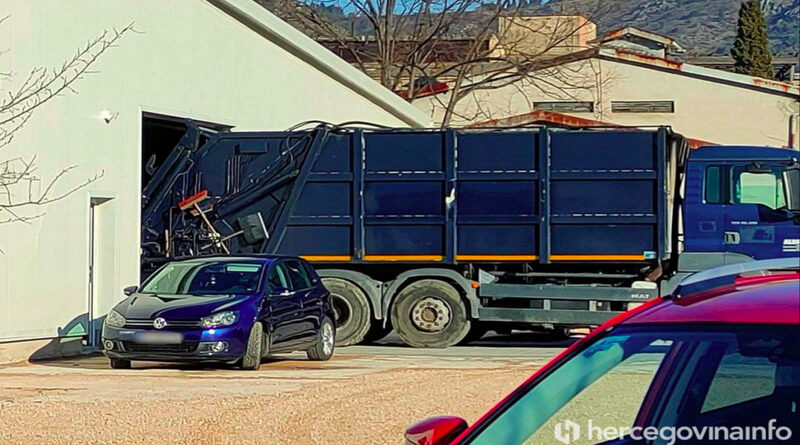 FOTO  BUNT U SLOBODNOJ ZONI Radnici povraćaju, mještani potpisuju peticiju, Sokolom se širi nesnosan smrad zbog sterilizacije medicinskog otpada, hoće li ovo uskoro biti odloženo u Glamoču