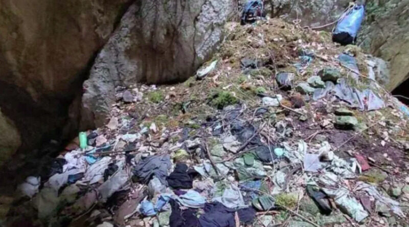 U jamama kod Tomislavgrada pronašli ručne bombe, životinjske kosti, hrpe smeća