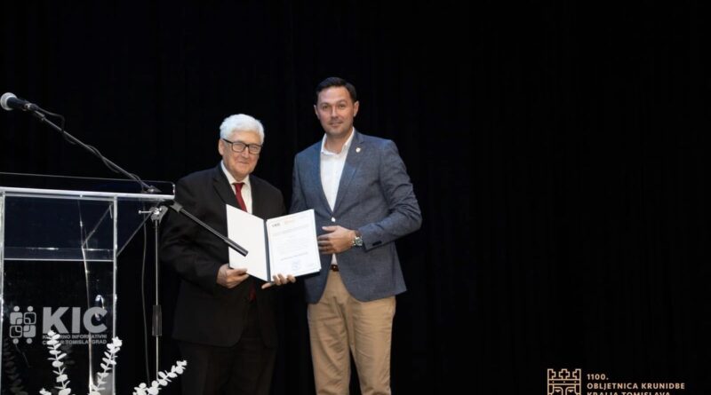 Tradicionalna književna manifestacija Kraljevstvo riječi održana je večeras u kinodvorani Kulturno-informativnog centra Tomislavgrad