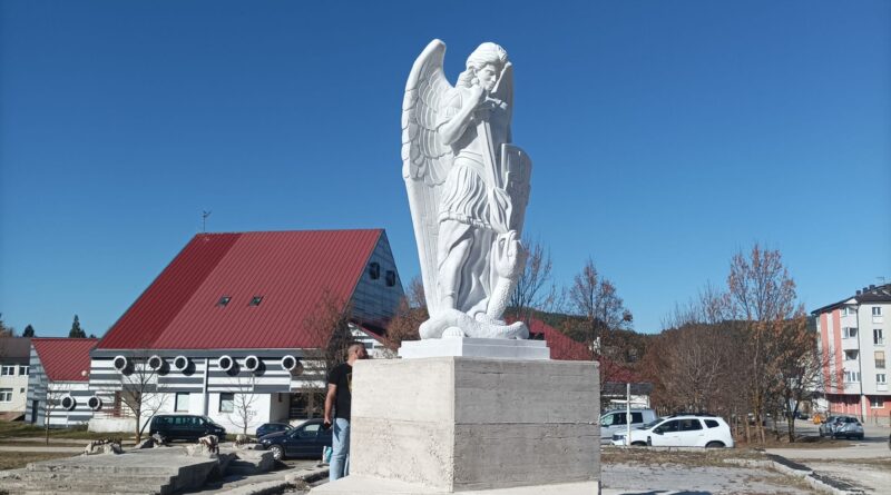 Marijini ratnici postavljaju kipove sv. Mihaela arkanđela i u Kupresu