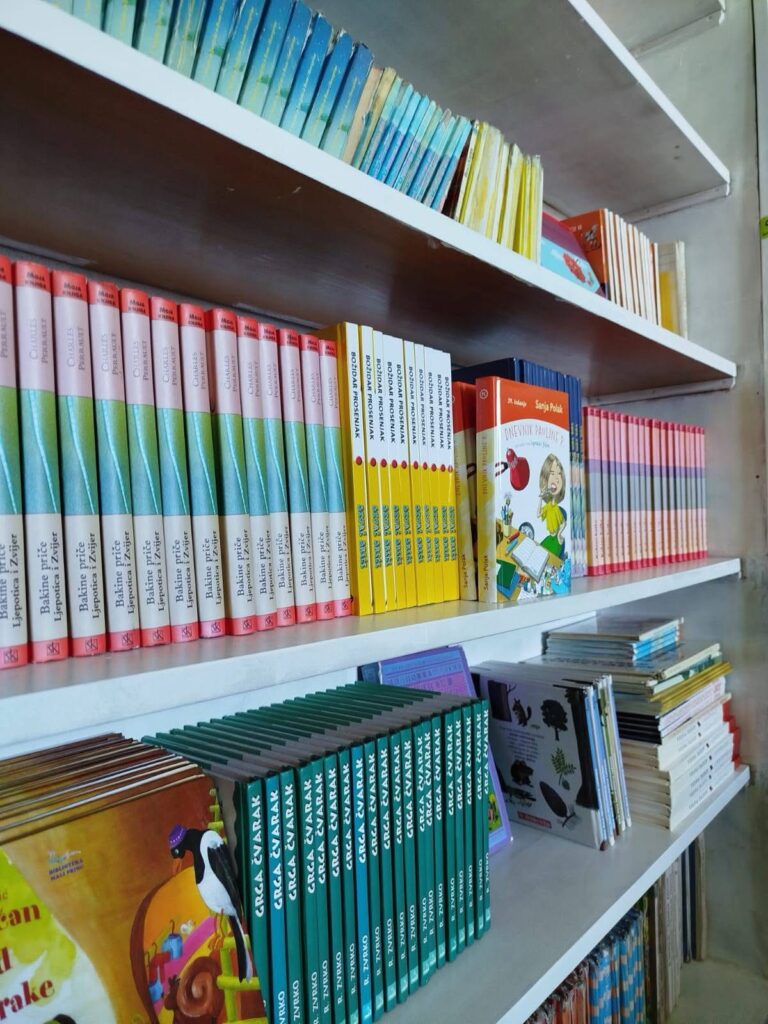 Modernizirana knjižnica OŠ „Glamoč“ uz potporu Središnjeg državnog ureda