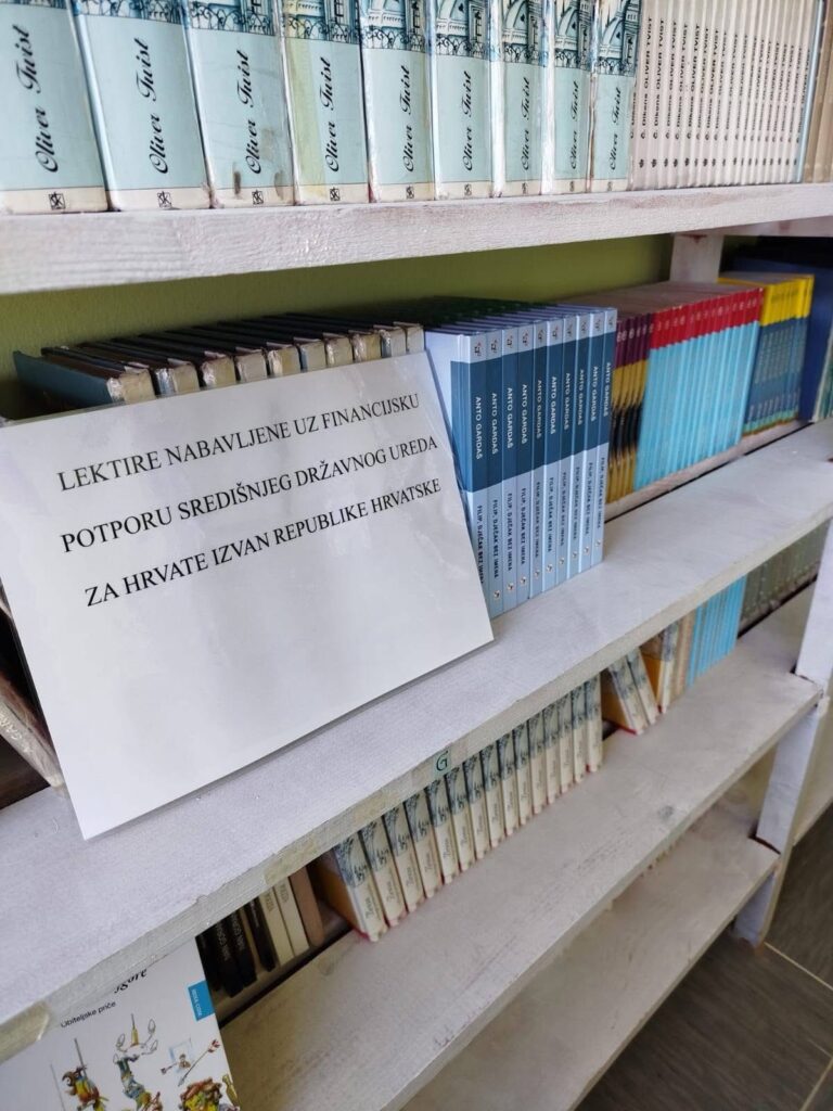 Modernizirana knjižnica OŠ „Glamoč“ uz potporu Središnjeg državnog ureda