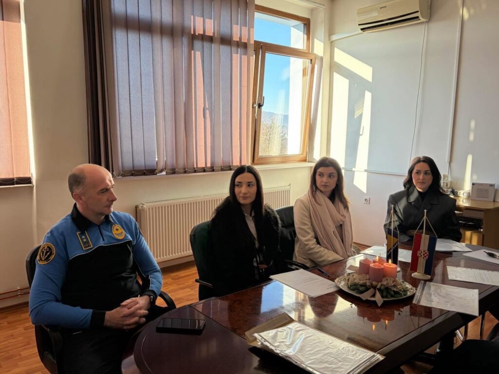 Potpisivanjem ugovora s Ministarstvom unutarnjih poslova HBŽ šest novih kadeta službeno započelo obuku za čin “mlađi inspektor”