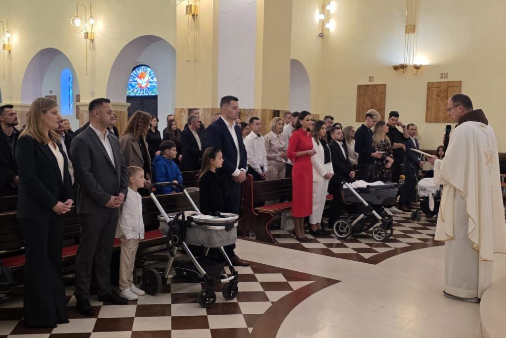 Šest novokrštenika u duvanjskoj bazilici