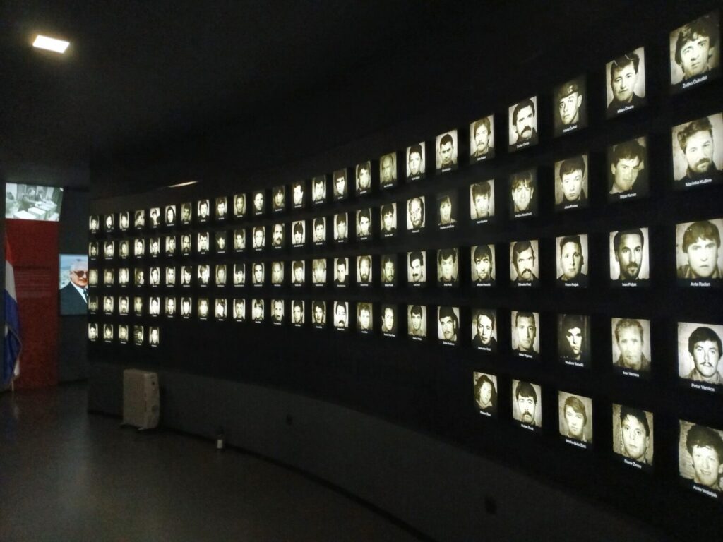 Izaslanstvo općine Tomislavgrad u posjeti Spomen sobi Domovinskoga rata Sinja i cetinske krajine