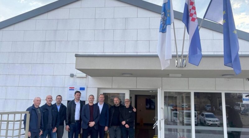 Izaslanstvo općine Tomislavgrad u posjeti Spomen sobi Domovinskoga rata Sinja i cetinske krajine