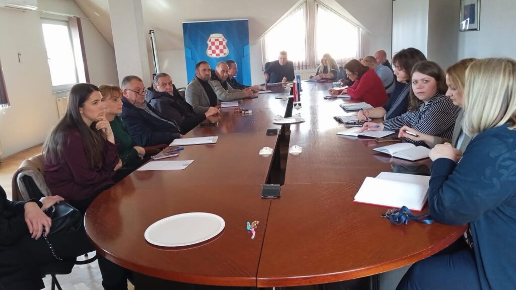 Ministar Božo Perić održao radni sastanak s predstavnicima veterinarskih stanica i nadležnih institucija HBŽ