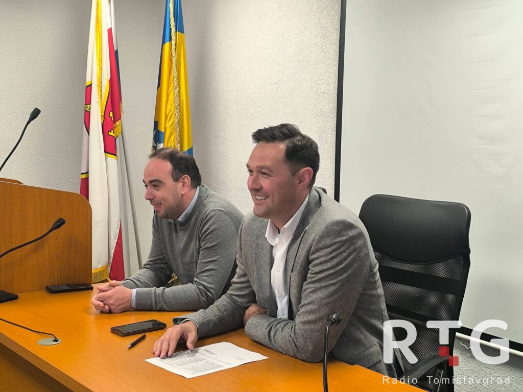 Tomislavgrad: Potpisani ugovori o subvencioniranju prve stambene nekretnine za mlade obitelji i samohrane roditelje