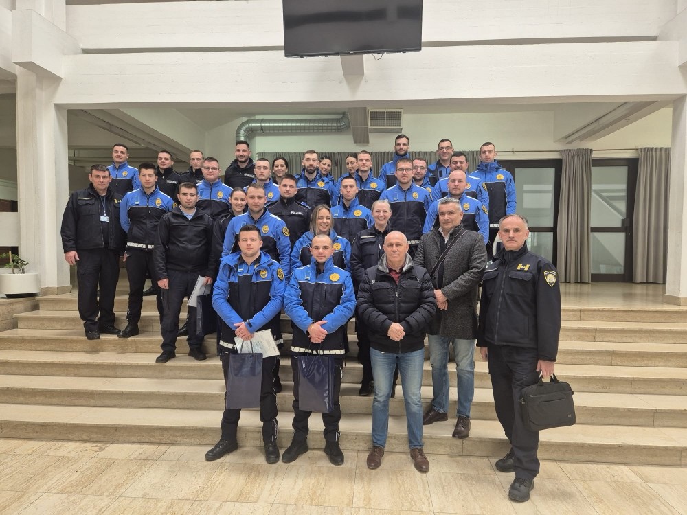 Deset policijskih službenika MUP-a Kantona 10 uspješno završilo Tečaj prometne policije u Zagrebu