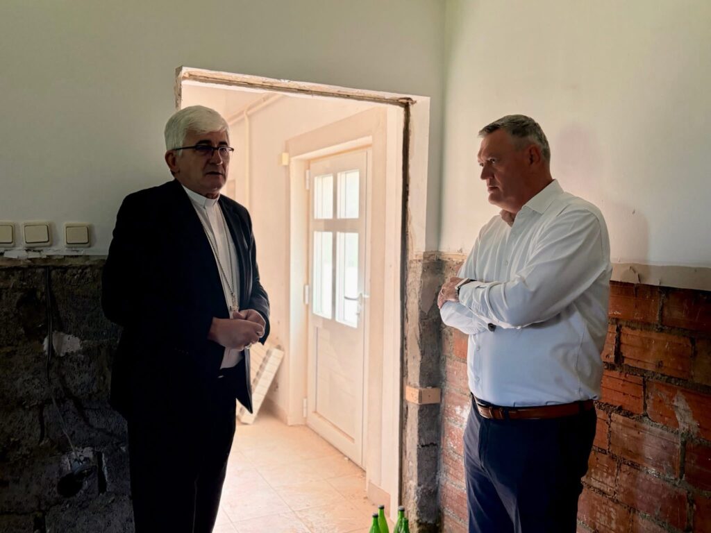 Predsjednik Vlade Hercegbosanske županije dr.sc.Ivan Vukadin i banjolučki biskup Željko Majić u Lištanima: U tijeku radovi na budućem socijalnom centru za odrasle osobe s demencijom